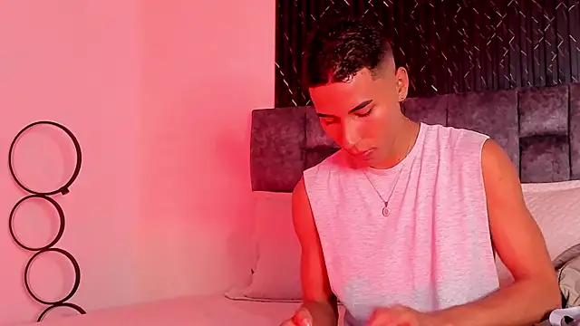 ThiagoSexy005 online show from 07/02/26, 12:54