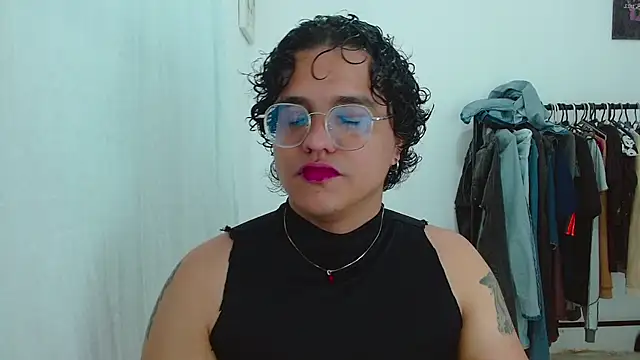 Snapshot of Diane_exotic chatting on 05/17/26, 01:25 Diane exotic online show from 05/17/26, 01:25