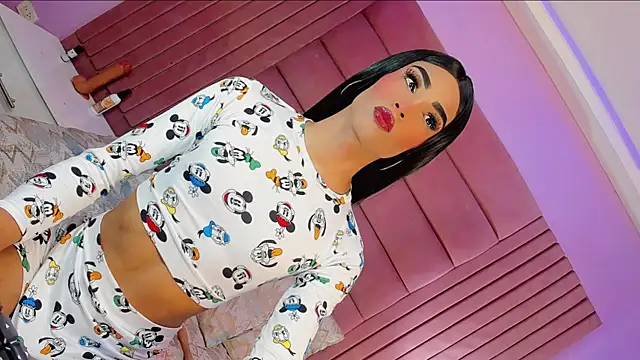 Darianavelazquez online show from 06/06/26, 04:39
