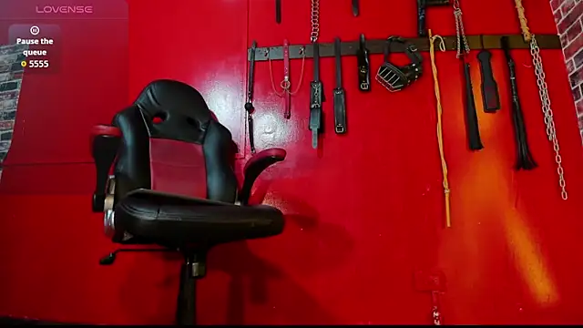 Dominatriz Arlette online show from 04/29/26, 07:20