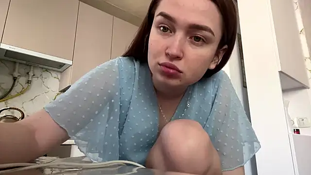 Snapshot of Chloooee chatting on 05/06/26, 10:42 Chloooee online show from 05/06/26, 10:42