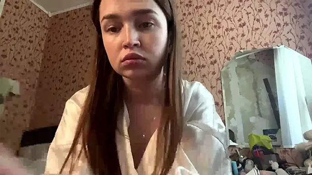 Snapshot of Chloooee chatting on 07/13/26, 10:40 Chloooee online show from 07/13/26, 10:40