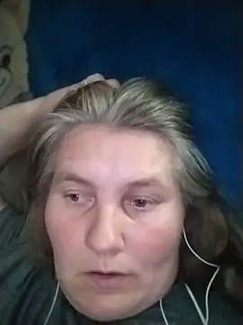 Snapshot of IrisMaris37 chatting on 06/19/26, 10:52 IrisMaris37 online show from 06/19/26, 10:52
