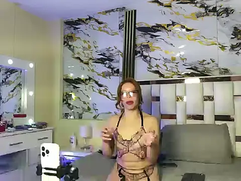 lyra-marco online show from 04/26/26, 08:45