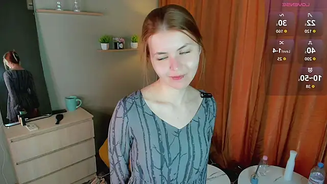 LeyaBloom online show from 05/19/26, 10:21