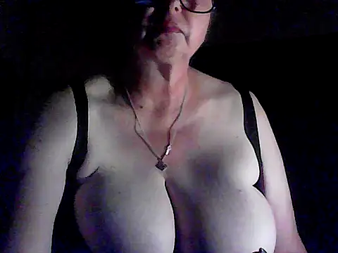 Sexyhoneybee1 online show from 04/26/26, 06:33