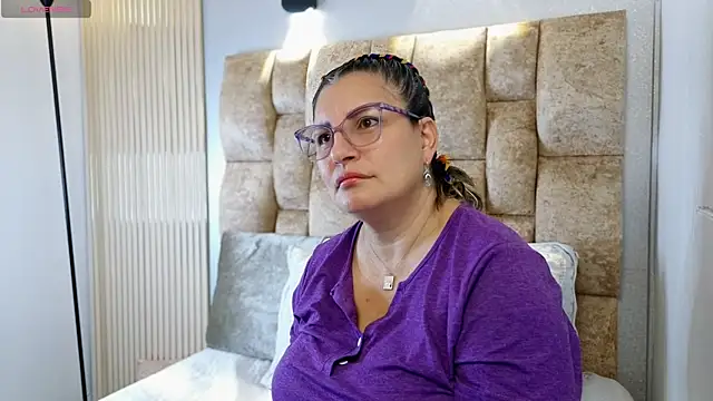 Snapshot of Carolina_crus_ chatting on 06/07/26, 11:03 Carolina crus online show from 06/07/26, 11:03