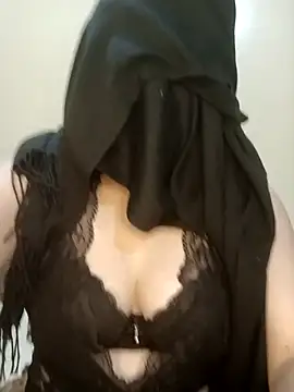Snapshot of Nour20004 chatting on 05/18/26, 10:26 Nour20004 online show from 05/18/26, 10:26