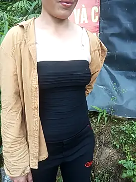 anhphi01 online show from 04/26/26, 08:23