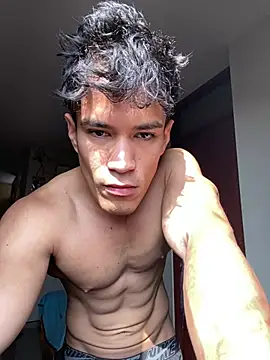 Snapshot of Cristopher2829 chatting on 06/11/26, 02:48 Cristopher2829 online show from 06/11/26, 02:48