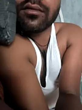 Snapshot of akhi_9899 chatting on 05/11/26, 05:46 akhi 9899 online show from 05/11/26, 05:46