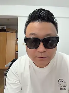 Snapshot of langzi-888 chatting on 06/06/26, 07:57 langzi-888 online show from 06/06/26, 07:57