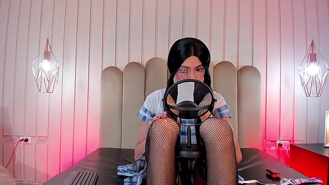Snapshot of nicki-west chatting on 06/02/26, 07:38 nicki-west online show from 06/02/26, 07:38