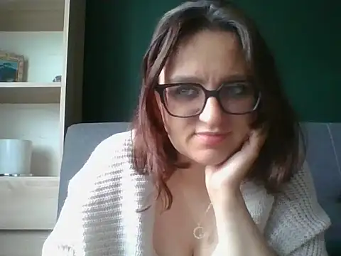 Snapshot of sensual_paris chatting on 06/11/26, 05:27 sensual paris online show from 06/11/26, 05:27