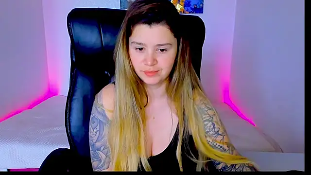 Snapshot of Natali_Secret chatting on 05/14/26, 09:49 Natali Secret online show from 05/14/26, 09:49