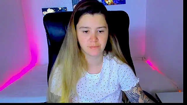 Snapshot of Natali_Secret chatting on 06/18/26, 09:47 Natali Secret online show from 06/18/26, 09:47