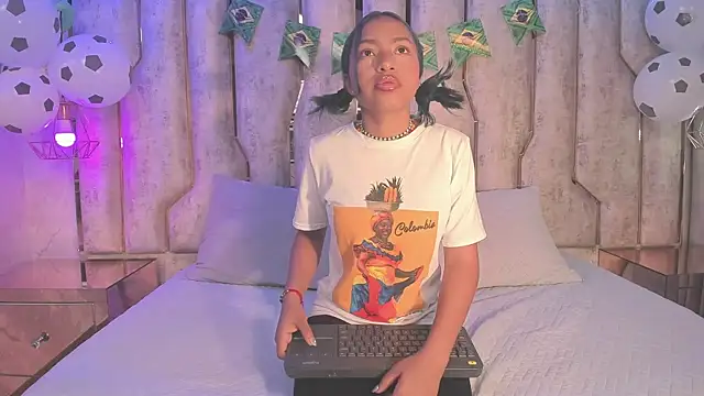 chica nocturna25 online show from 06/24/26, 03:05