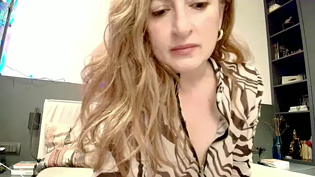Snapshot of Peachy_ chatting on 05/18/26, 08:09 Peachy online show from 05/18/26, 08:09