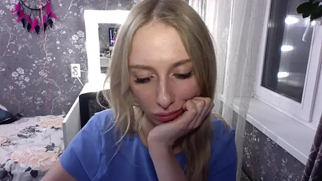 AliceTwinkle online show from 04/30/26, 08:57