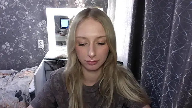 AliceTwinkle online show from 05/12/26, 04:15