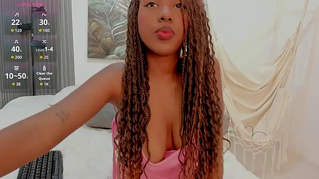 Snapshot of Kiara_Curls chatting on 07/28/26, 12:48 Kiara Curls online show from 07/28/26, 12:48