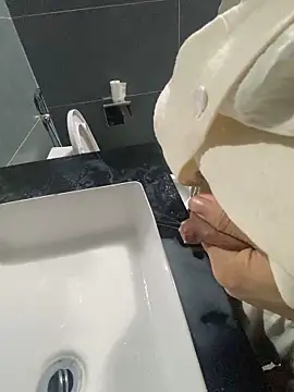 couple mei online show from 04/29/26, 04:22