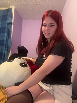 Snapshot of Caro_redd chatting on 05/19/26, 12:33 Caro redd online show from 05/19/26, 12:33