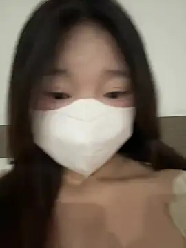 Snapshot of Ni_Tran chatting on 07/15/26, 08:08 Ni Tran online show from 07/15/26, 08:08