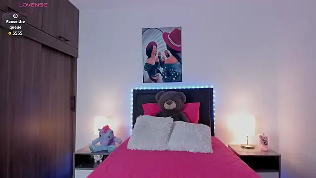 Snapshot of alana_greey_ chatting on 06/16/26, 02:19 alana greey online show from 06/16/26, 02:19
