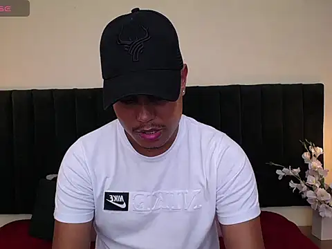 Snapshot of noah_oliver1 chatting on 05/07/26, 07:19 noah oliver1 online show from 05/07/26, 07:19