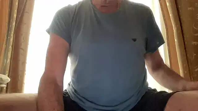 Snapshot of henrybull007 chatting on 06/15/26, 06:59 henrybull007 online show from 06/15/26, 06:59