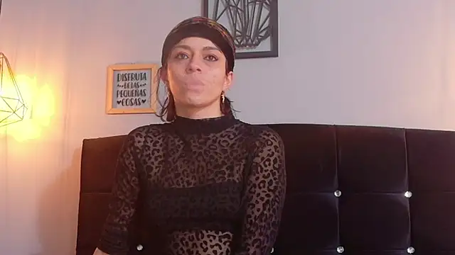 Layla Nigth online show from 04/28/26, 07:52