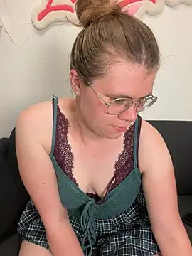 Snapshot of Lina-Love chatting on 06/19/26, 08:40 Lina-Love online show from 06/19/26, 08:40