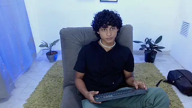 Snapshot of hades_derox_ chatting on 05/26/26, 12:17 hades derox online show from 05/26/26, 12:17