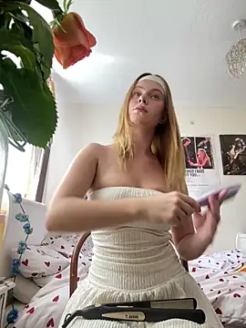 Young Lizzie online show from 05/27/26, 01:52