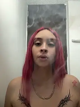 Snapshot of Sophia_Luxx chatting on 05/26/26, 12:17 Sophia Luxx online show from 05/26/26, 12:17