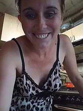 Snapshot of MerelinMILf2 chatting on 06/17/26, 03:13 MerelinMILf2 online show from 06/17/26, 03:13