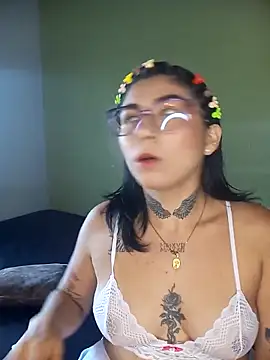 PequenaNena online show from 04/30/26, 02:23