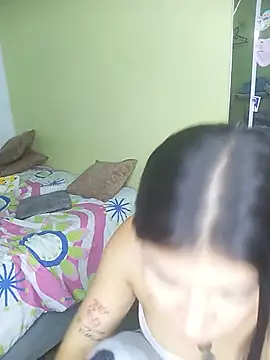 Snapshot of PequenaNena chatting on 06/18/26, 02:34 PequenaNena online show from 06/18/26, 02:34