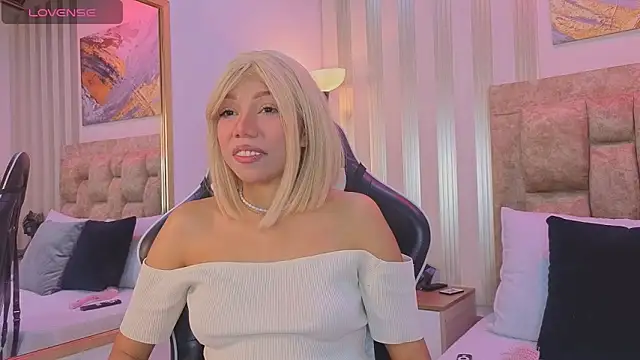 Snapshot of lilith_pink__ chatting on 05/22/26, 04:30 lilith pink online show from 05/22/26, 04:30