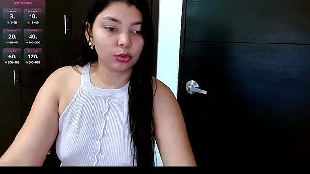 Snapshot of KarlaLoving chatting on 06/24/26, 06:18 KarlaLoving online show from 06/24/26, 06:18