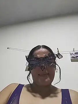 Snapshot of Bella_Morena27 chatting on 05/27/26, 01:57 Bella Morena27 online show from 05/27/26, 01:57