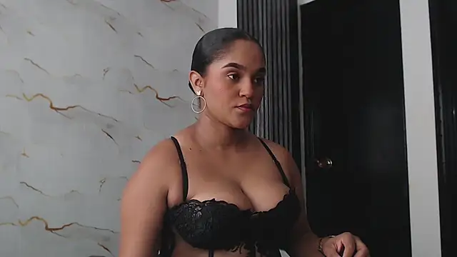 Snapshot of Liaa_cams chatting on 06/11/26, 08:29 Liaa cams online show from 06/11/26, 08:29