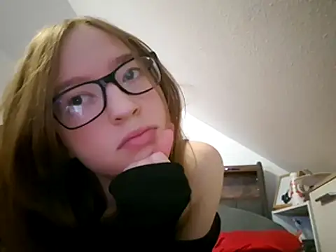 Snapshot of Freaky-Doll chatting on 05/09/26, 05:07 Freaky-Doll online show from 05/09/26, 05:07
