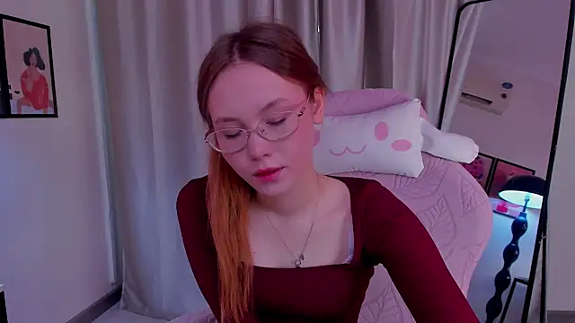 Snapshot of FloraLarsson chatting on 05/08/26, 04:18 FloraLarsson online show from 05/08/26, 04:18