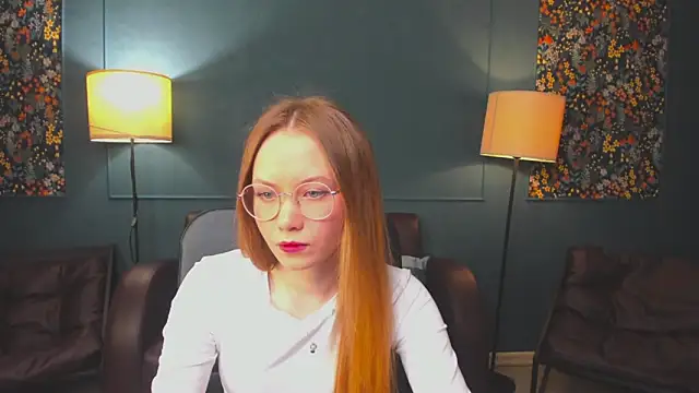 Snapshot of FloraLarsson chatting on 05/17/26, 10:00 FloraLarsson online show from 05/17/26, 10:00