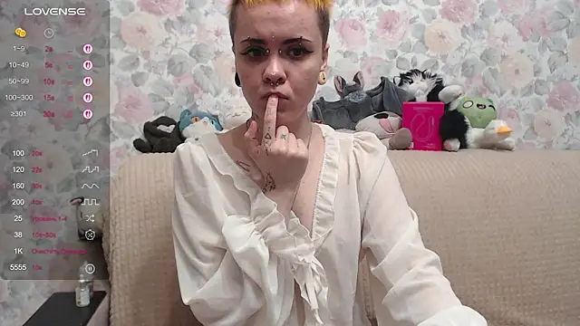 Snapshot of Tessie_sun chatting on 05/26/26, 04:03 Tessie sun online show from 05/26/26, 04:03