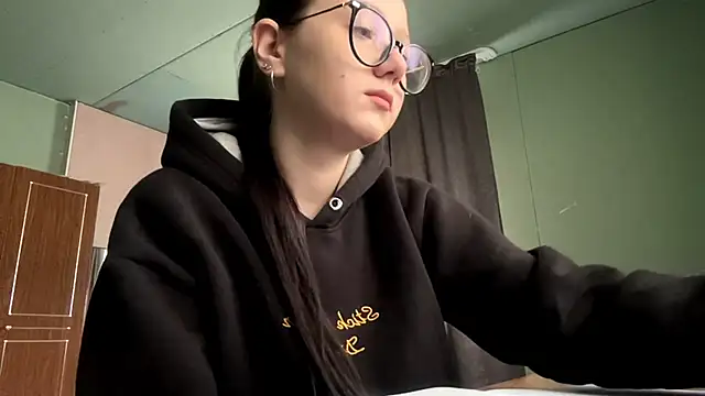 AdelleBaggenstoss online show from 05/01/26, 09:36