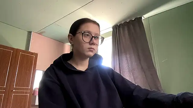 AdelleBaggenstoss online show from 05/02/26, 09:58