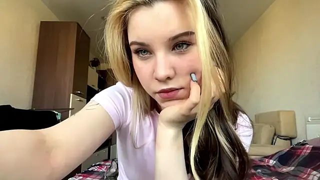 ShaniceYaden online show from 04/30/26, 02:07